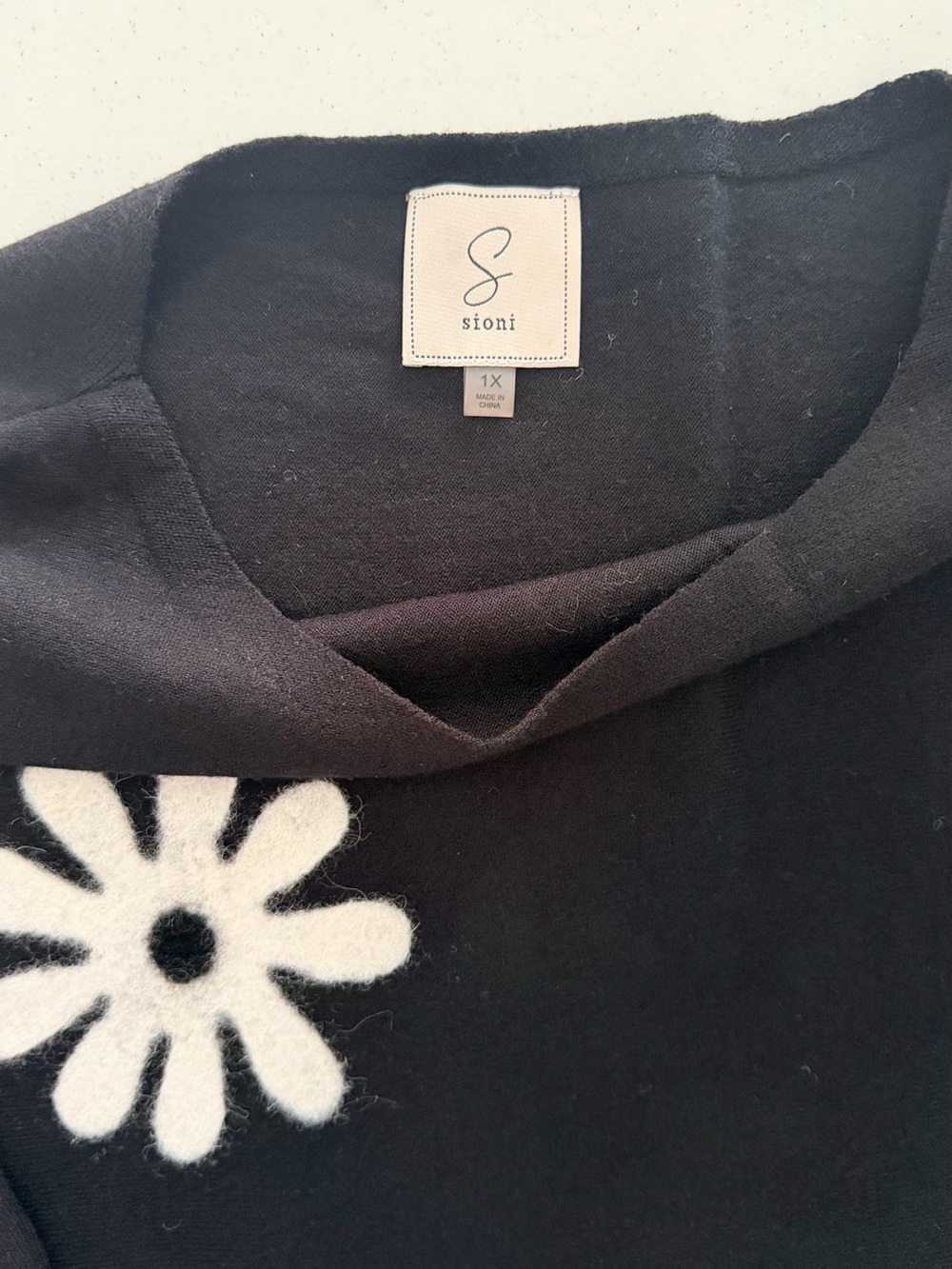 Sioni Daisy Applique Dolman Sleeve Knit Sweater Black Plus Size 1X EUC - Picture 8 of 10